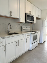 645 NW 15th Ave, Unit 2 in Fort Lauderdale, FL - Building Photo - Building Photo