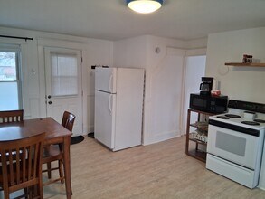 168 Northern Ave, Unit 3 in Augusta, ME - Foto de edificio - Building Photo