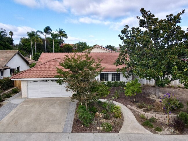 7925 Los Pinos Cir in Carlsbad, CA - Building Photo - Building Photo