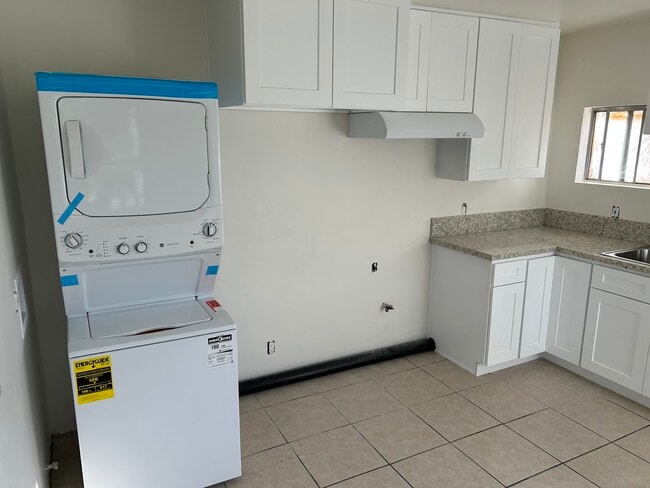 225 E Fremont Sq, Unit Duplex in Montebello, CA - Foto de edificio - Building Photo