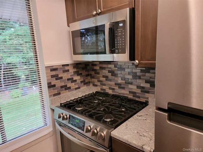 10 Houston Ct in Coram, NY - Building Photo - Building Photo