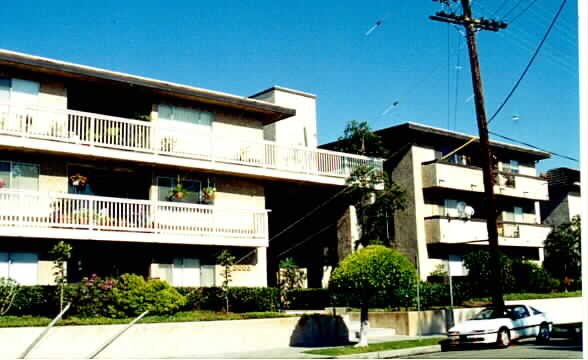 Redlands Del Ray Apartments in Venice, CA - Building Photo