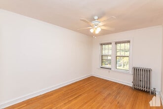 2654 W Ardmore Ave, Unit 54-2 in Chicago, IL - Building Photo - Building Photo