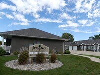 Evergreen Townhomes in Madison, SD - Foto de edificio - Building Photo