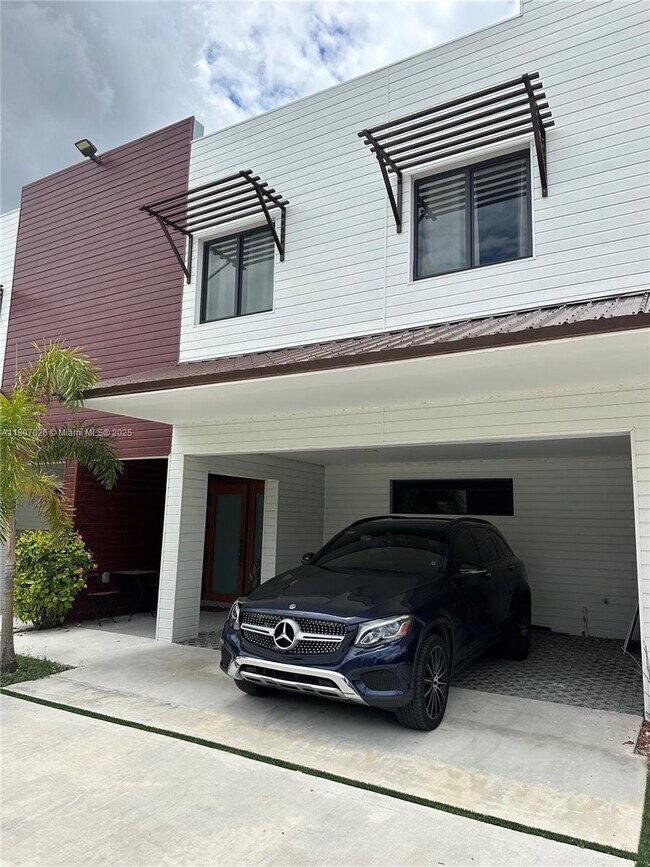 958 NW 10th St in Florida City, FL - Building Photo - Building Photo