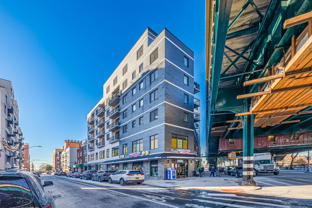 Sunnyside Square in Woodside, NY - Foto de edificio