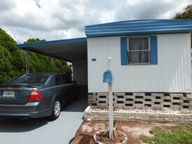 7434 Hob Ln in New Port Richey, FL - Building Photo