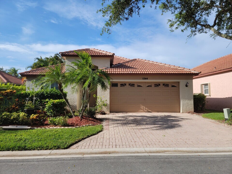 5344 Edenwood Ln in Riviera Beach, FL - Building Photo