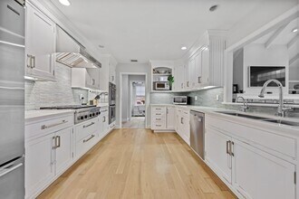 8 Eldredge Pl in Rye, NY - Building Photo - Building Photo