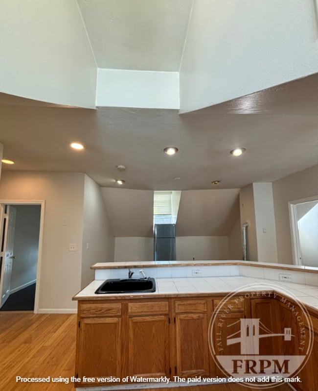 196 Quequechan St in Fall River, MA - Building Photo - Building Photo