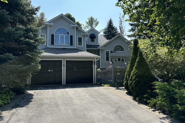 property at 4 Nettleton Ct