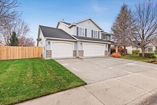 4551 Hearst Dr W in Meridian, ID - Building Photo