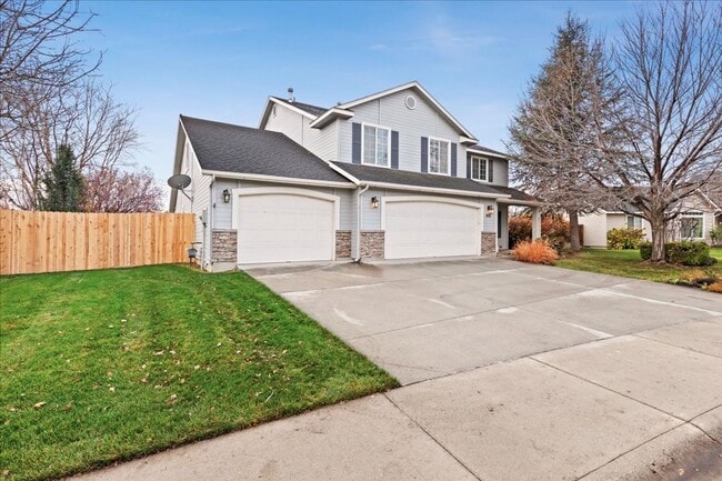 property at 4551 Hearst Dr W