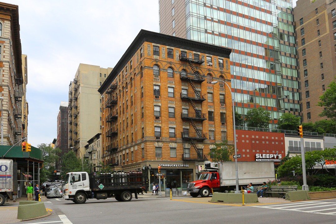 2621-2623 Broadway in New York, NY - Foto de edificio