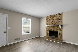 1229 Creek Forest Ct NW in Conyers, GA - Building Photo - Building Photo
