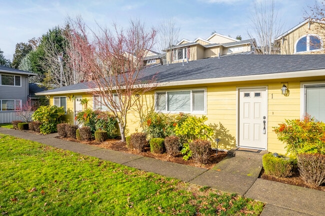 Crestview Terrace Condominiums in Portland, OR - Foto de edificio - Building Photo
