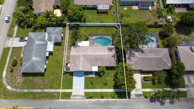 3554 NW 25th Terrace in Boca Raton, FL - Foto de edificio - Building Photo