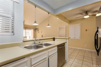 2920 Briarwood Rd, Unit C-16 in Bonita, CA - Building Photo - Building Photo