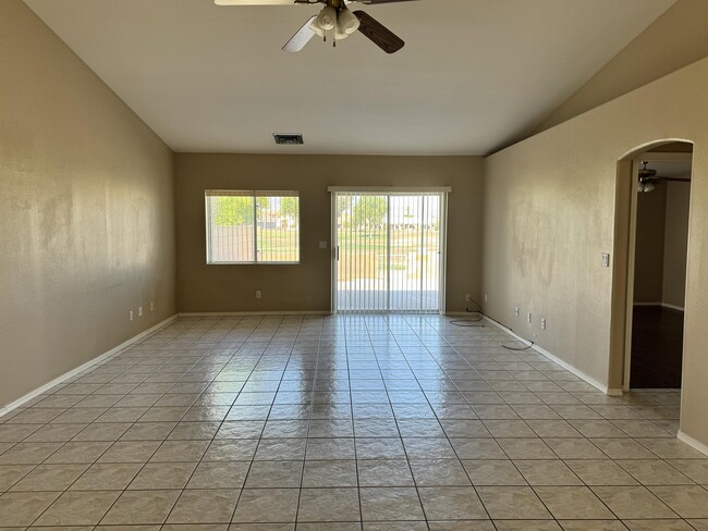 2945 Country Club Dr in Bullhead City, AZ - Building Photo - Building Photo