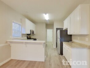 8018 Christian Ct in Jonesboro, GA - Foto de edificio - Building Photo