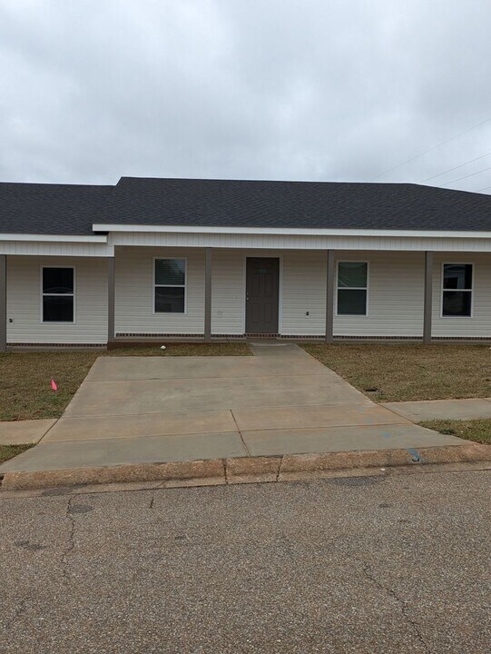 210 Charleston Dr in Enterprise, AL - Building Photo