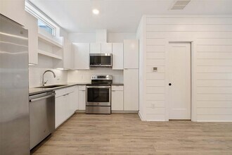 5924 S Congress Ave in Austin, TX - Building Photo - Building Photo