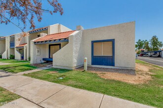 5424 W Laurie Ln in Glendale, AZ - Building Photo - Building Photo