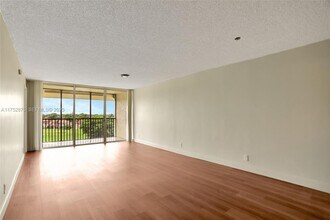 3671 Environ Blvd in Lauderhill, FL - Building Photo - Building Photo