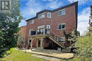 267 Savage Rd in Newmarket, ON - Building Photo