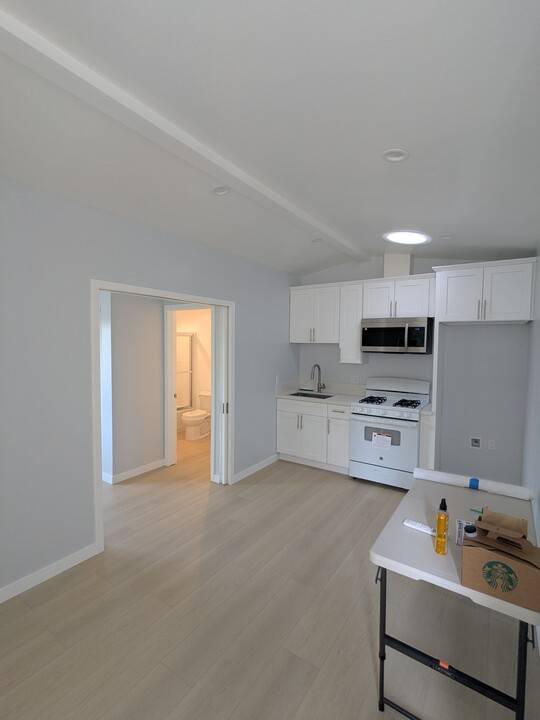 8612 Colbath Ave, Unit 8610 in Panorama City, CA - Building Photo