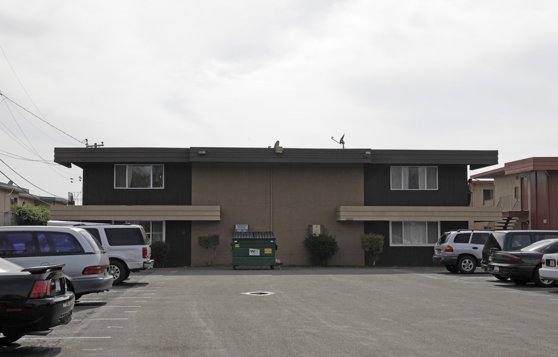 Manon Garden Apartments in Hayward, CA - Building Photo