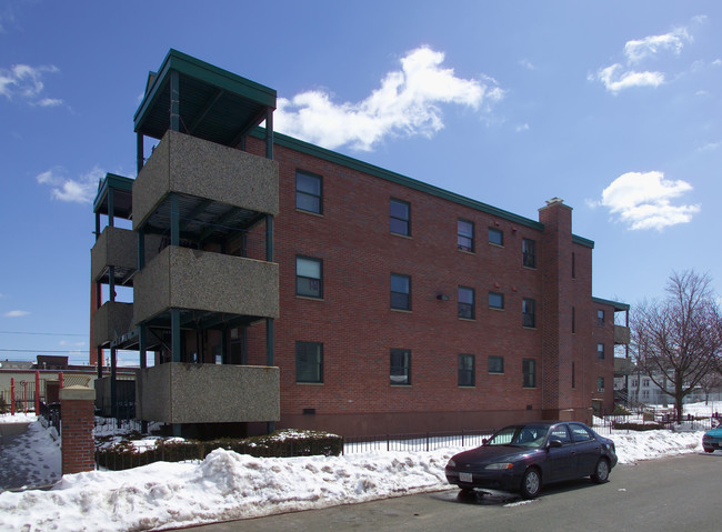 Toepfert Apartments in Holyoke, MA - Foto de edificio - Building Photo