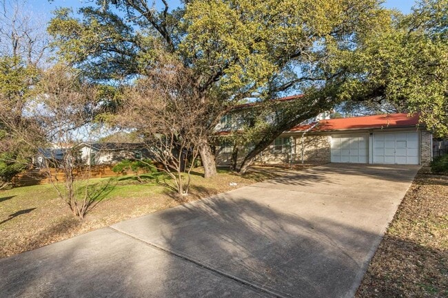 8401 Tecumseh Dr in Austin, TX - Building Photo - Building Photo