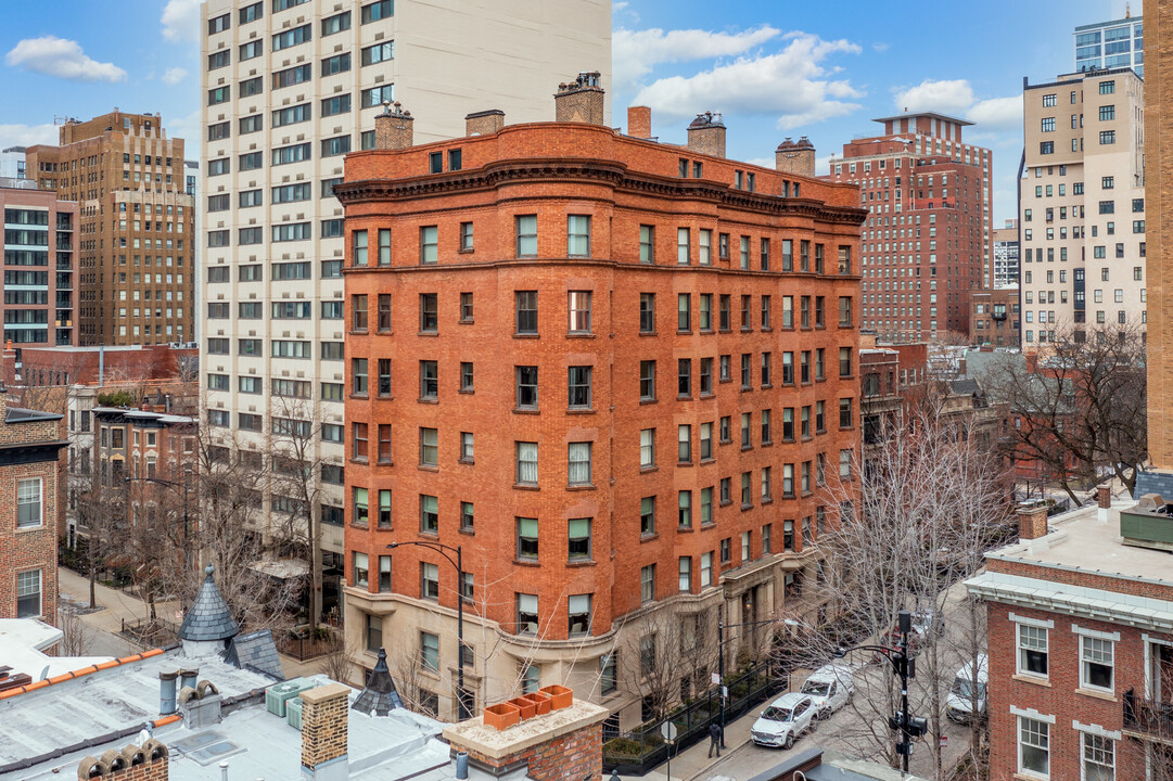 1210 N Astor St in Chicago, IL - Building Photo