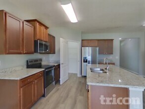 372 Harley Dr in Jacksonville, FL - Foto de edificio - Building Photo