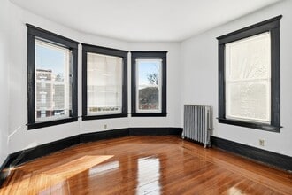 44 Bardwell St in South Hadley, MA - Building Photo - Building Photo