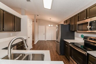 1810 Dartmouth Dr in Middleburg, FL - Building Photo - Building Photo