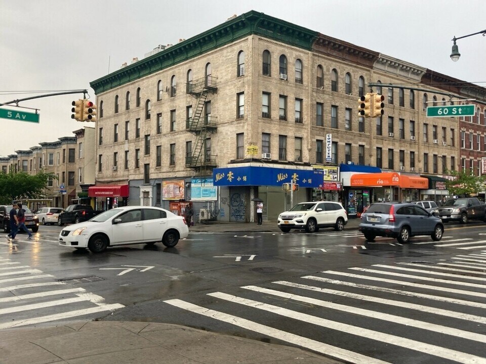5924 5th Ave in Brooklyn, NY - Foto de edificio