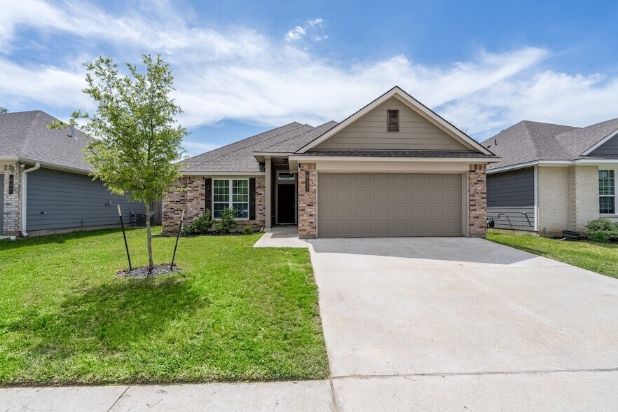 911 Acorn Trail Pl in Tomball, TX - Building Photo