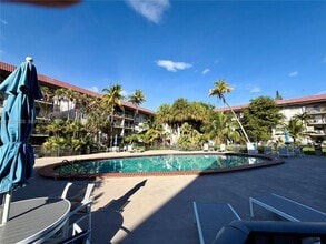 8101 SW 72nd Ave in Miami, FL - Building Photo - Building Photo