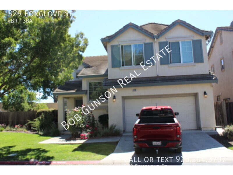 329 Foxglove St in Pittsburg, CA - Building Photo