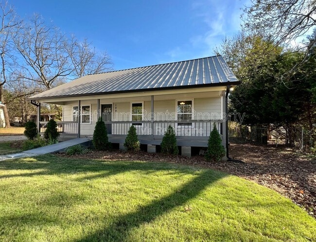 189 W Jefferson St in Hoschton, GA - Building Photo - Building Photo