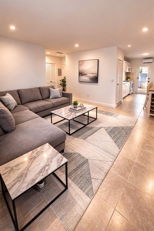 7800 NE 10th Ct in Miami, FL - Building Photo - Building Photo