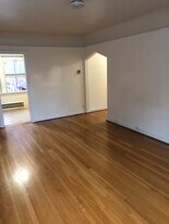 Amherst in Seattle, WA - Building Photo