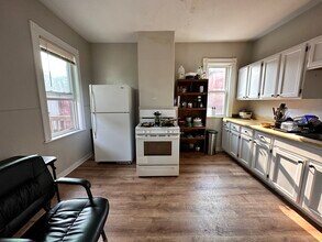 348 Faneuil St, Unit 3 in Boston, MA - Building Photo - Building Photo