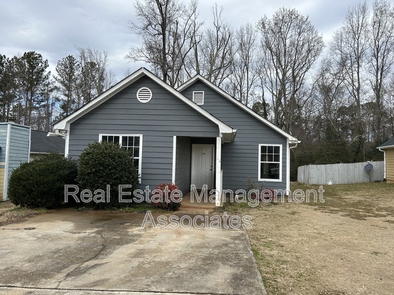 132 Tuscany Ln in Griffin, GA - Building Photo