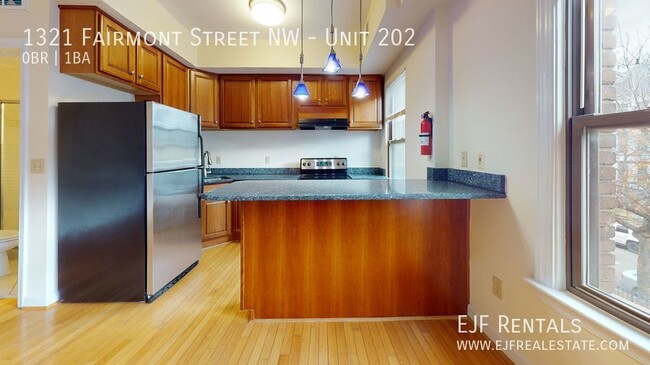 1321 Fairmont St NW in Washington, DC - Building Photo - Building Photo