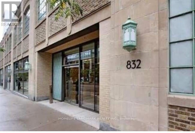 property at 832-3832 Bay St.
