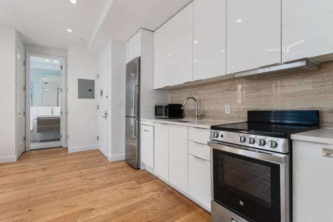 property at 503 W 22nd St