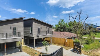 8625 Homewood Ln in Houston, TX - Building Photo